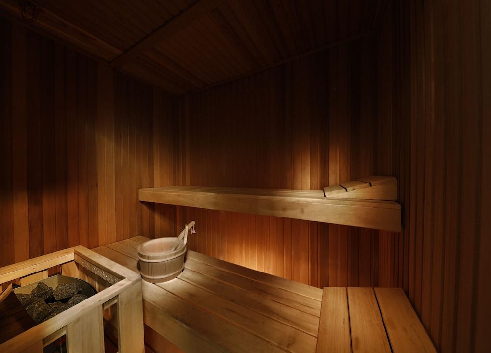 Hilton Tanger City Center Bagian luar foto A Finnish sauna