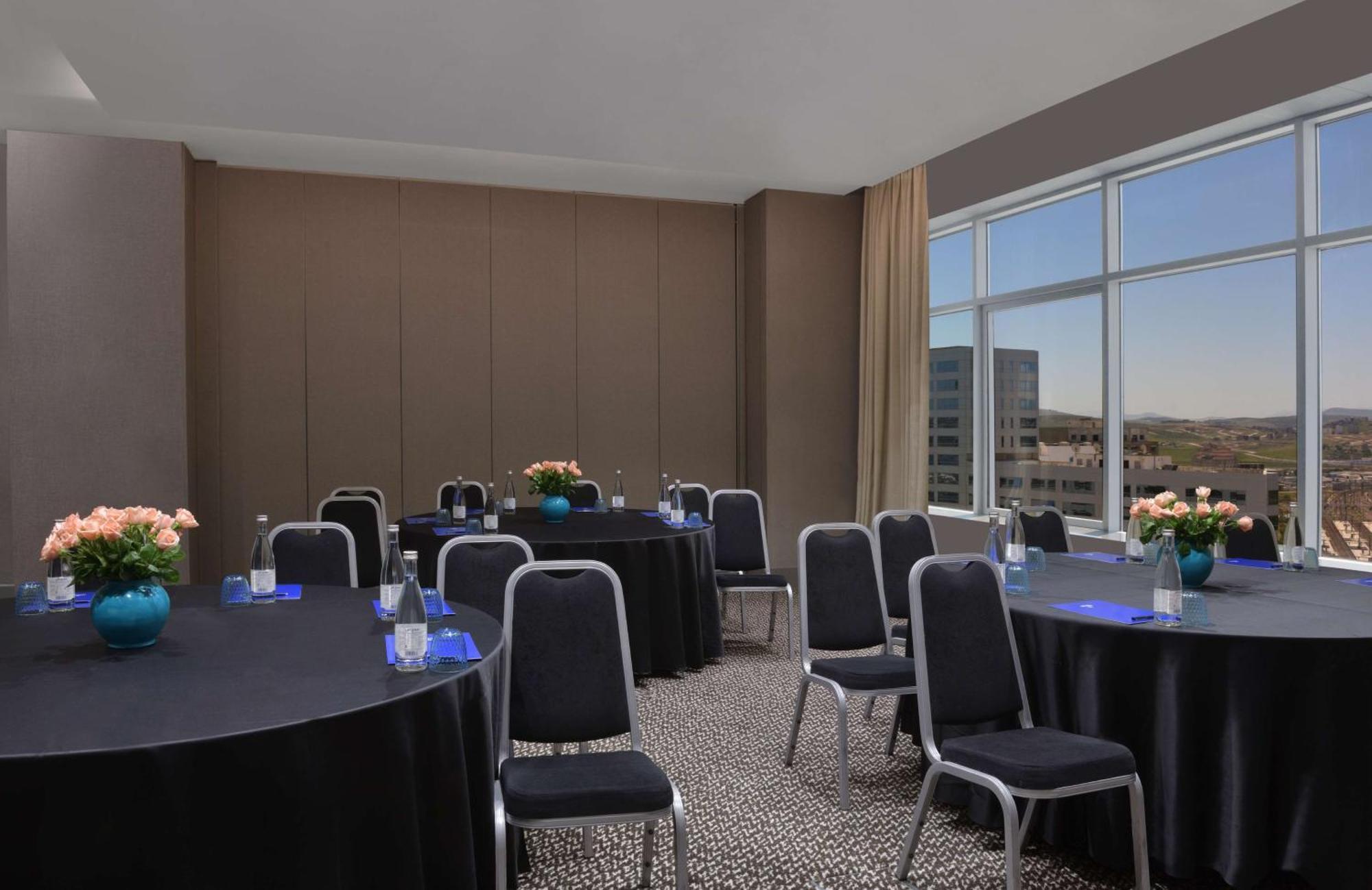 Hilton Tanger City Center Bagian luar foto Meeting room
