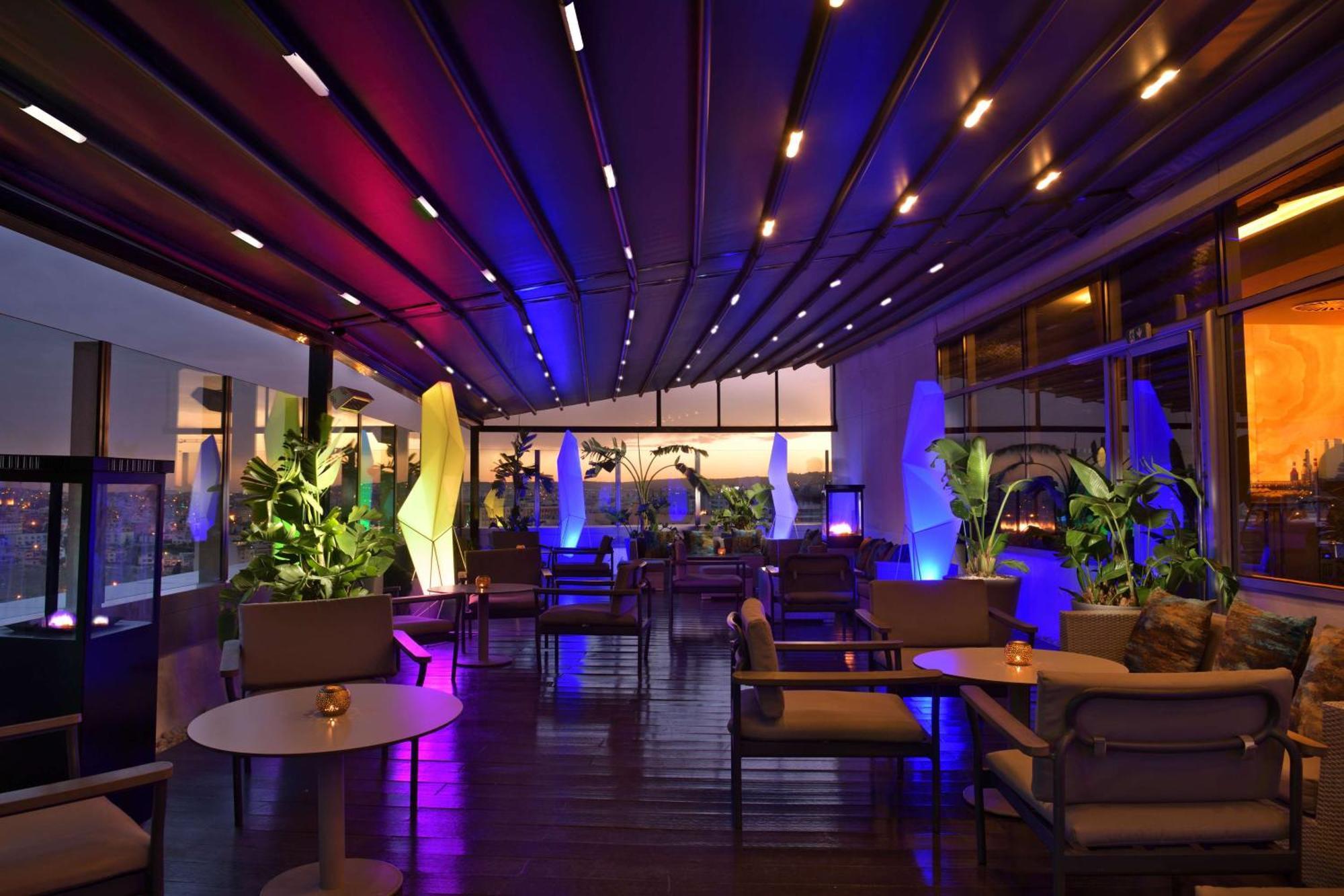 Hilton Tanger City Center Bagian luar foto The interior of the lounge