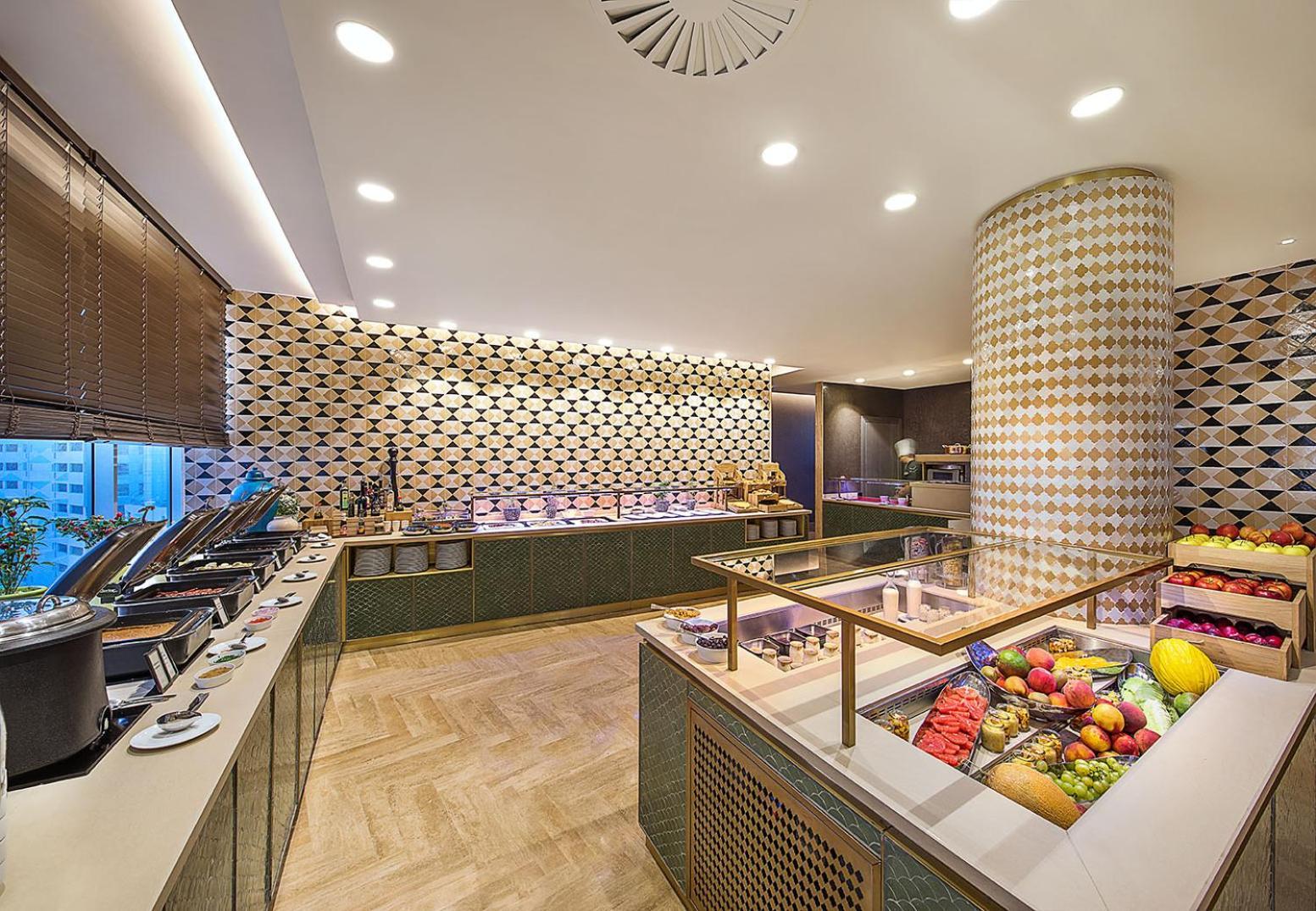 Hilton Tanger City Center Bagian luar foto The buffet at the lounge