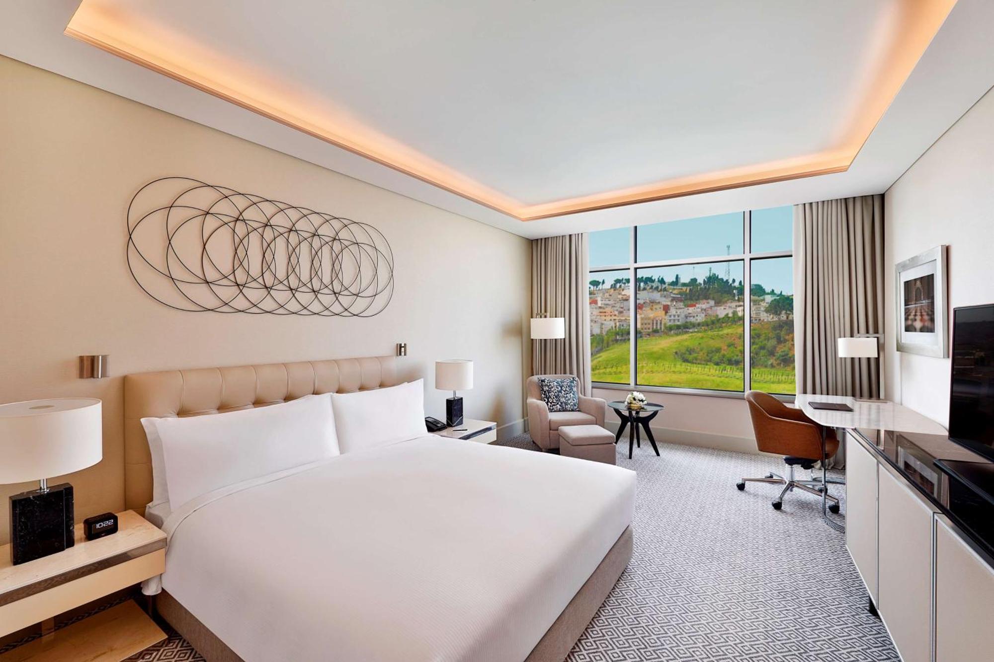 Hilton Tanger City Center Bagian luar foto Deluxe Room